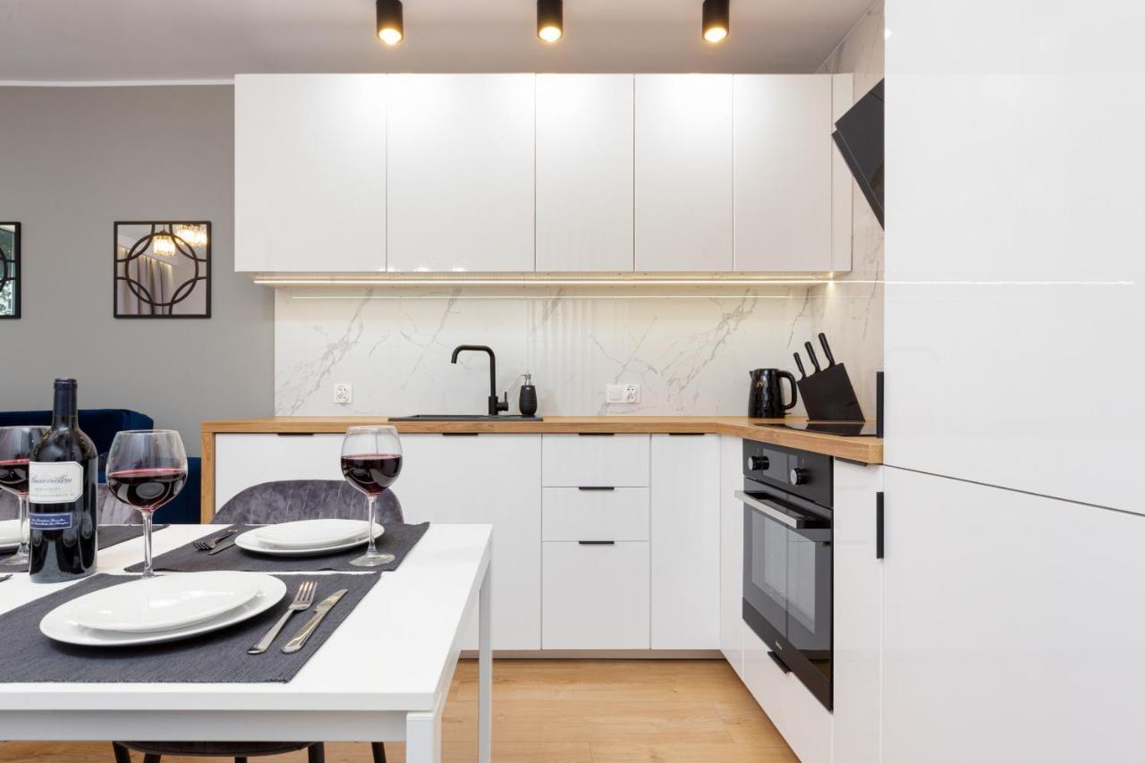 Beautiful Two-bedroom Bielany By Renters * Warszawa