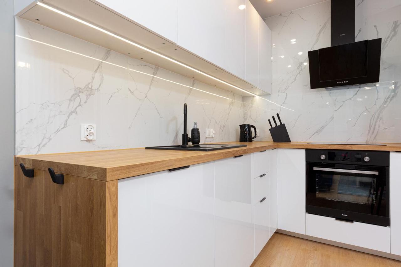 Beautiful Two-bedroom Bielany By Renters Lägenhet Warszawa