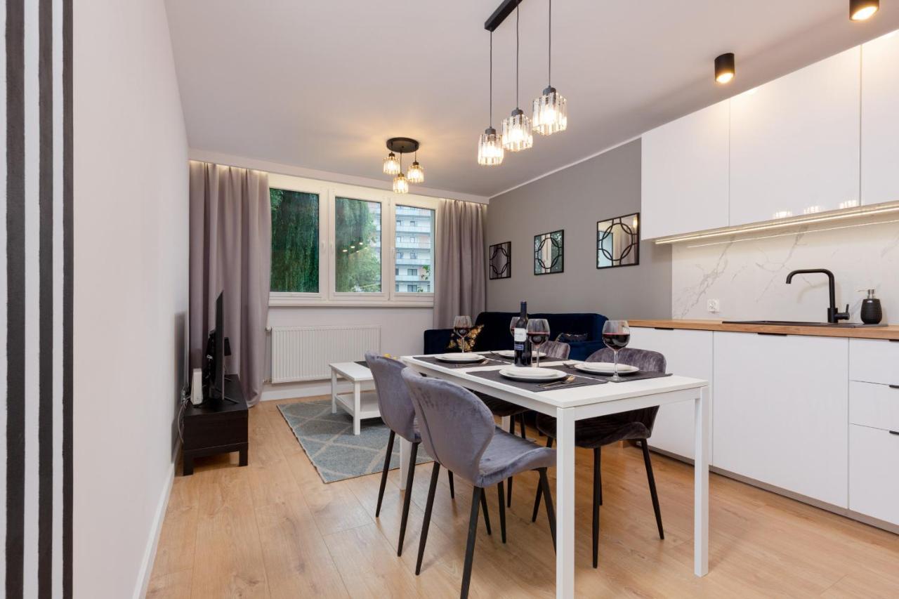 Butas Beautiful Two-bedroom Bielany By Renters Warsaw